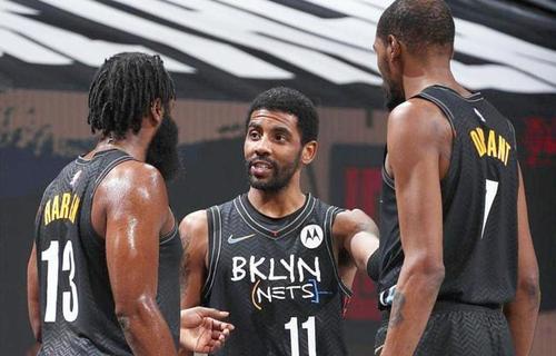 孔蒂再遭打击，佩杜拉：霍伊伦因右大腿股二头肌受伤而下场（孔蒂再遇打击，佩杜拉：霍伊伦右大腿股二头肌受伤被迫退场）