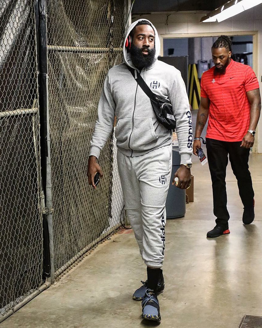 火箭哈登末节爆发连得15分（哈登末节狂飙连取15分）