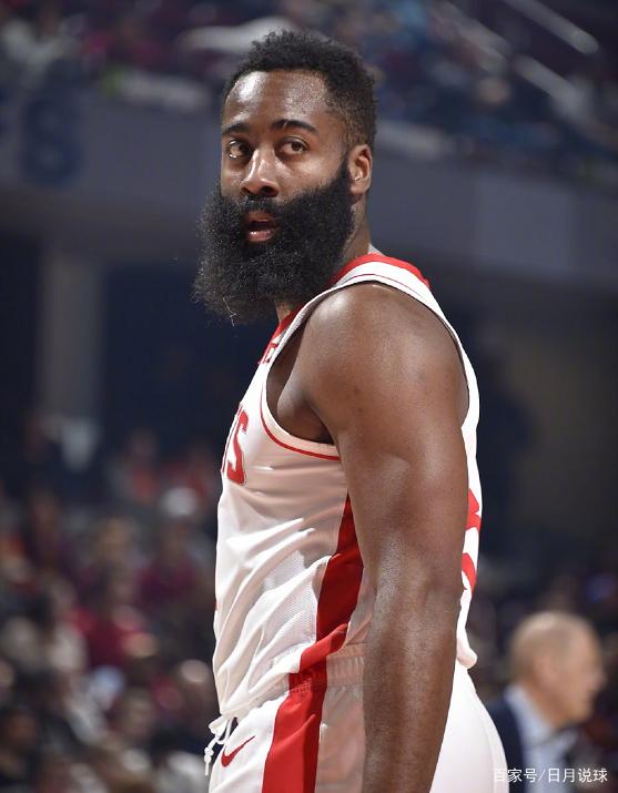 手感回暖！唐斯半场7中2仅拿6分&第三节独拿11分（手感复苏！唐斯上半场7投2中仅6分，第三节发力独取11分）