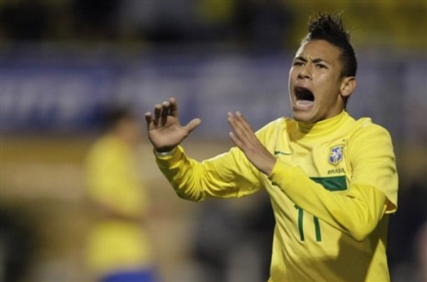 才华横溢，法国国脚谢尔基vs多特蒙德个人集锦（谢尔基闪耀多特之战：法国国脚个人高光集锦）