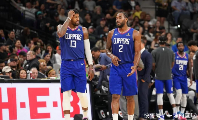 解锁体验卡，英乙比赛中裁判受伤，一球迷走下看台参与执法（英乙赛场上演现实版体验卡：主裁伤退，球迷下看台临时执法）