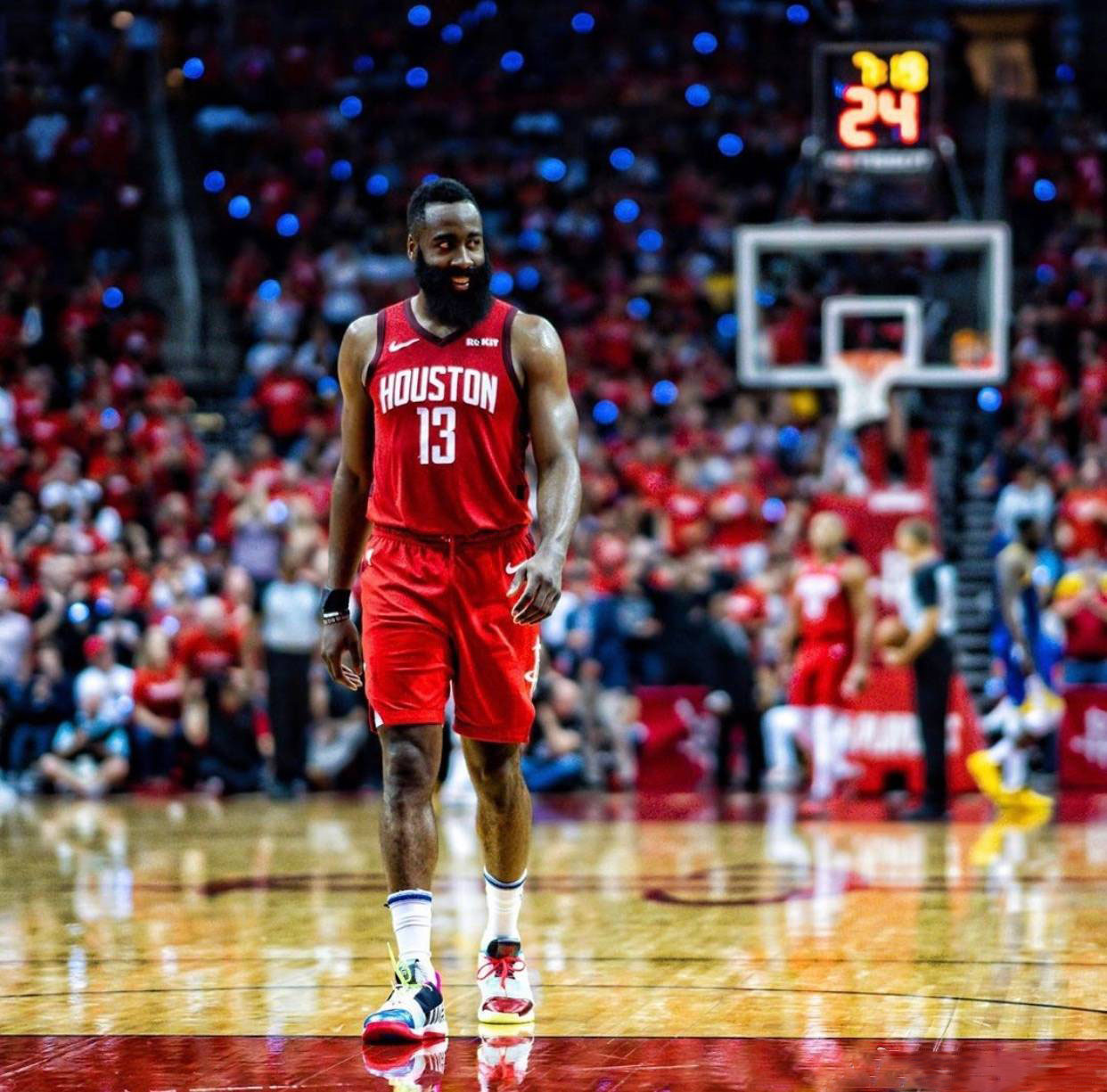 每体：巴萨仍在关注凯恩，等待他和拜仁的最终动向（每体：巴萨继续关注凯恩，静候他与拜仁的最终抉择）