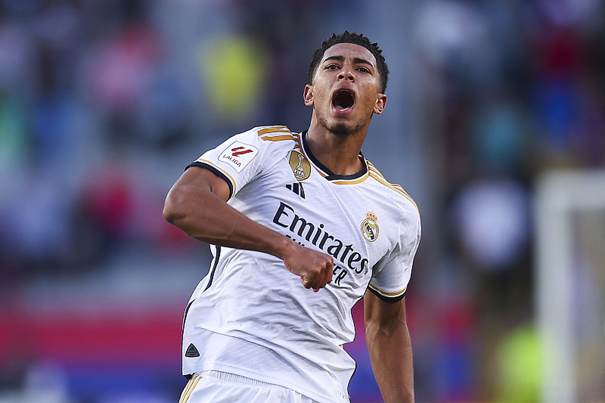 哈兰德晒与母亲、哥哥合照：老大、我和我哥（哈兰德发文晒与母亲、哥哥同框合影：配文称'老大、我和我哥）