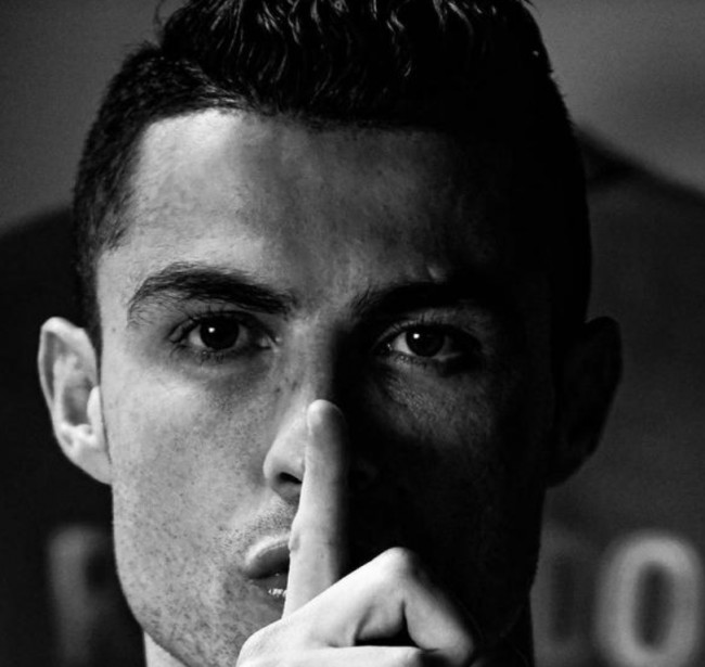 姆巴佩圣马梅斯上演双响 阿隆索率皇马重拾信心（姆巴佩圣马梅斯梅开二度，阿隆索带领皇马重振士气）