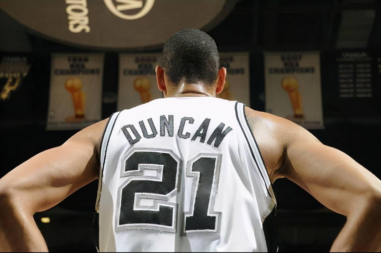 世体：弗里克对球队防守不满意，这赛季造越位成功次数少多了（世体：弗里克对防线表现不满，本季成功造越位次数大幅减少）