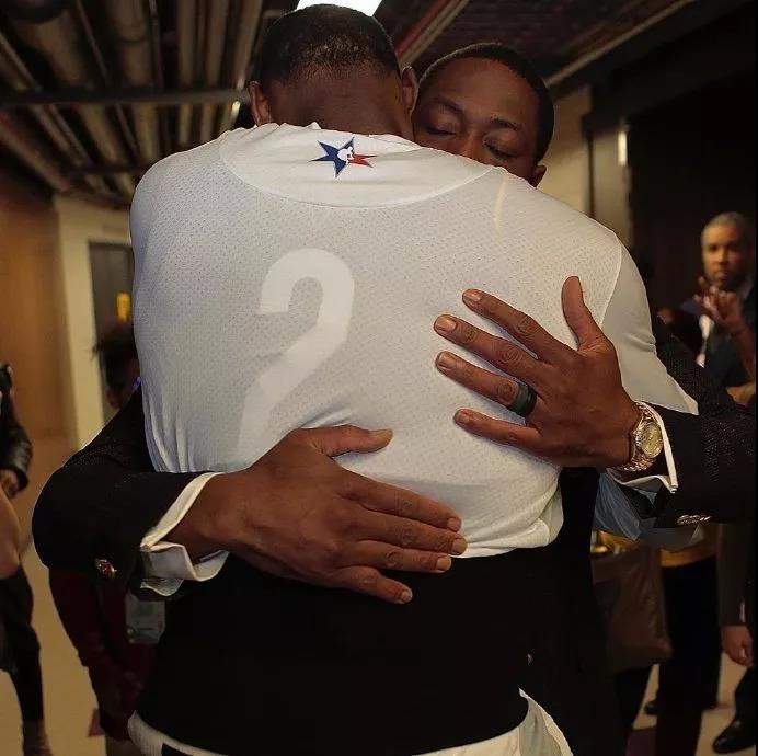 意甲知名评论员：亚沙里是全能型中场，我希望看到莫德里奇、拉比奥特与亚沙里组成中场（意甲名嘴：亚沙里是全能中场，期待与莫德里奇、拉比奥特联手镇守中场）